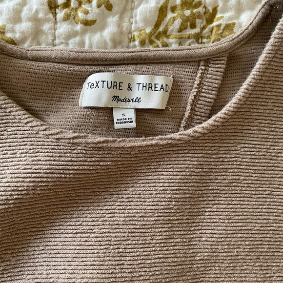 Texture & Thread Split-Back Shell Top - Picture 5 of 5